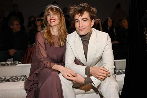 robert pattinson and suki waterhouse engaged